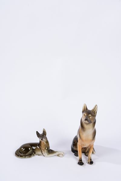 Royal Dux, Coppia di sculture in ceramica raffiguranti cani