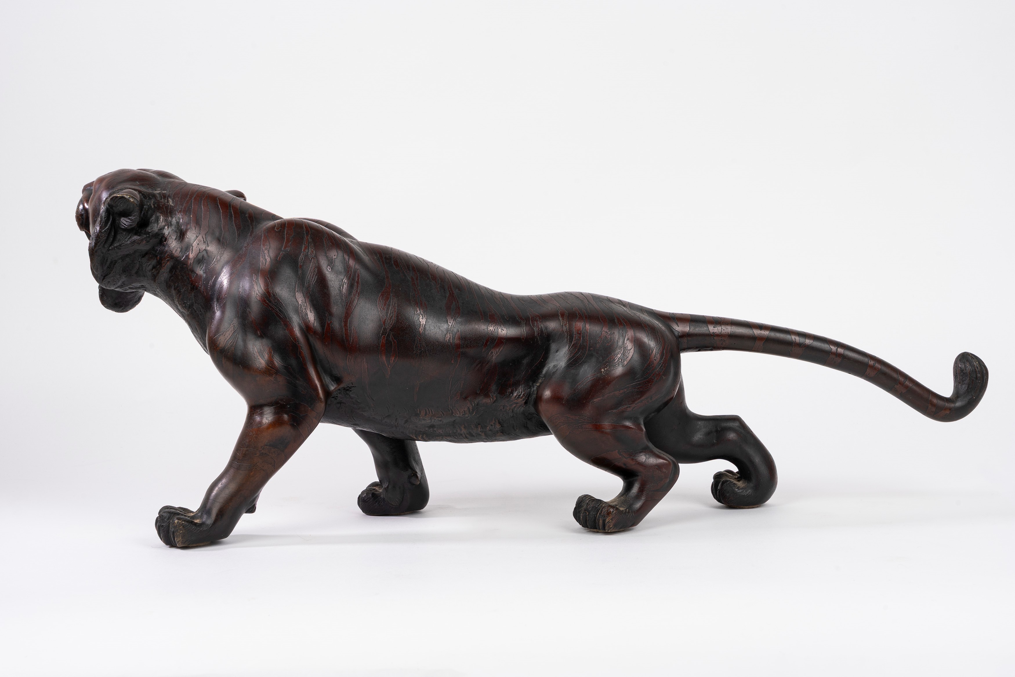 Scultore Art Déco, Tigre in bronzo