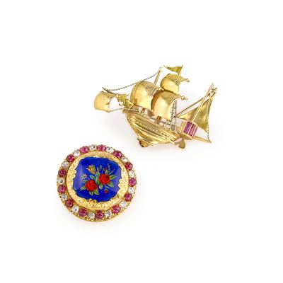 Due spille in oro giallo 18k con miniatura di rose