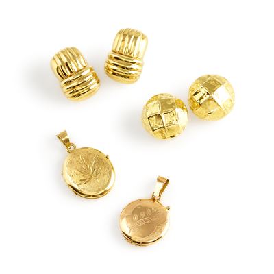 Lotto di gioielli in oro giallo 18k, composto da orecchini e pendenti portafoto