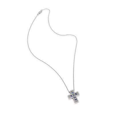 Collana in oro bianco 18k con pendente a croce, diamanti e zaffiri