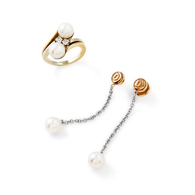 Anello e orecchini firmati Damiani con perle coltivate in oro 18k