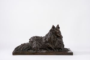 Scultura in bronzo raffigurante cane volpino