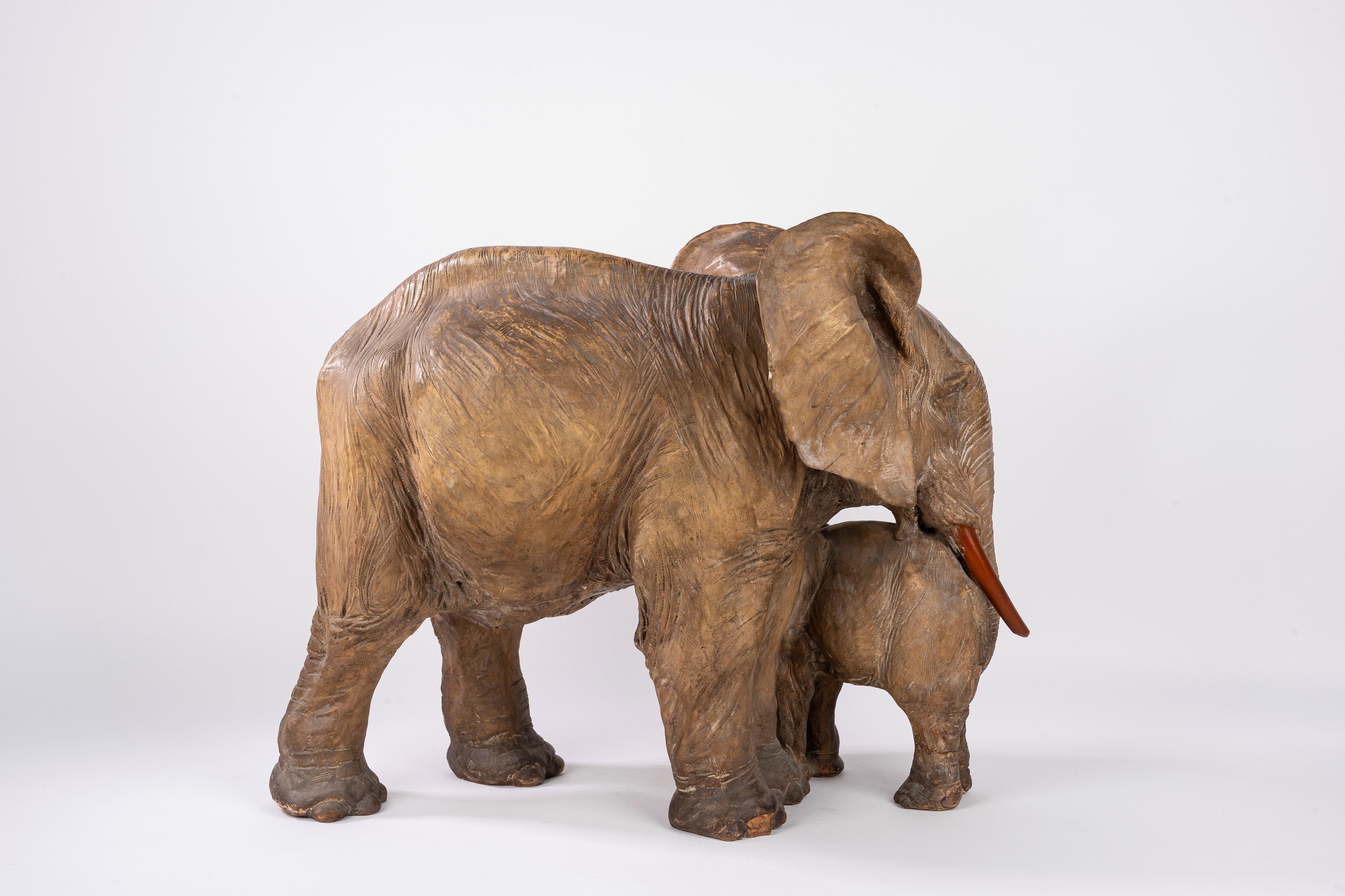 Guido Cacciapuoti - Elefante ed elefantino, scultura in terracotta