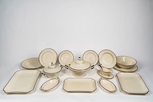 Bavaria per Candida Tupini, Roma. Servizio in porcellana avorio con bordo argentato