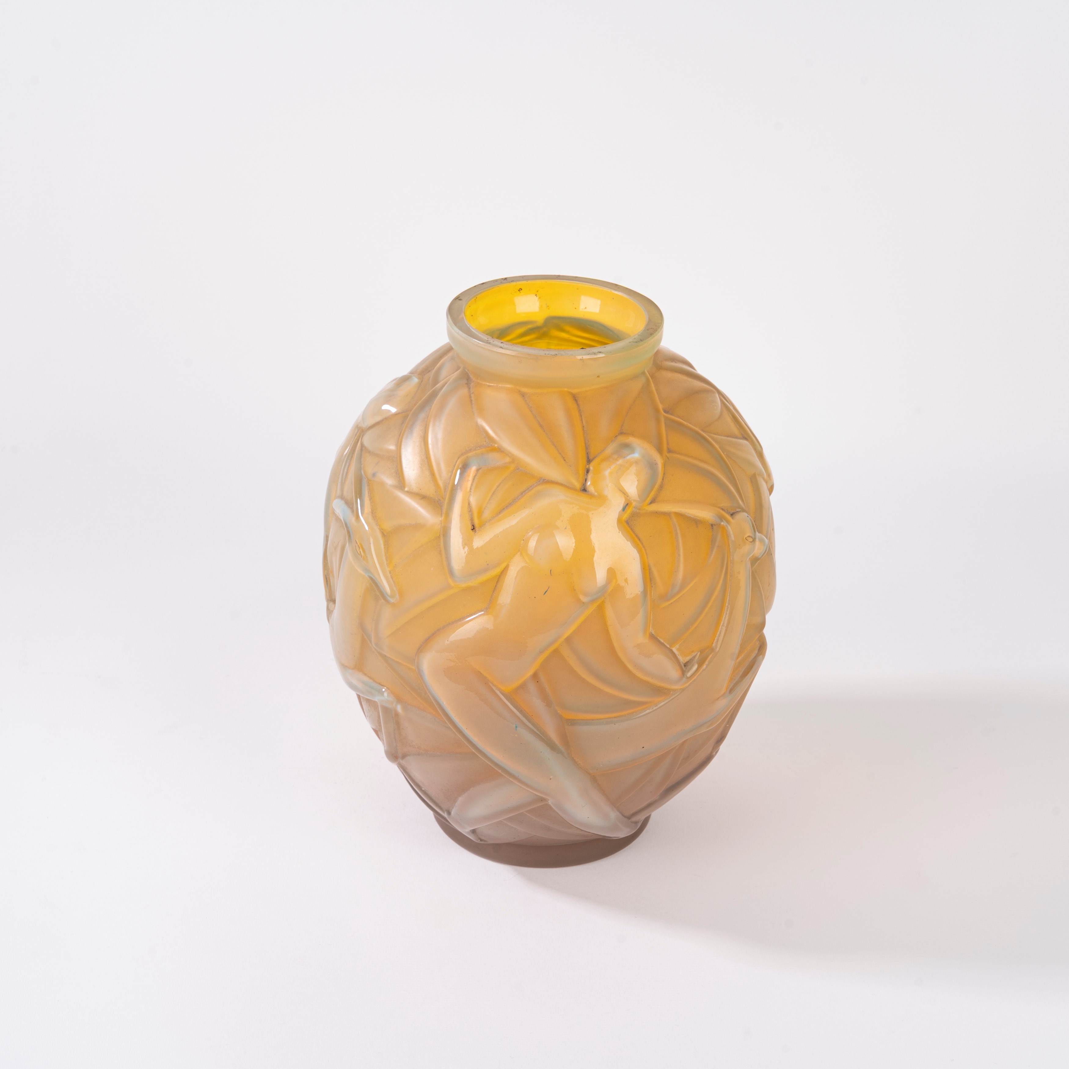 Gueron, Vaso in vetro opalino, Art Decò, altezza cm 22,5
