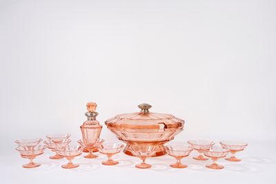 Servizio da punch in cristallo rosa con bottiglia in argento, ciotola e coppette
