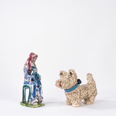 Sculture in maiolica: Madonna con Bambino e cane Fox Terrier