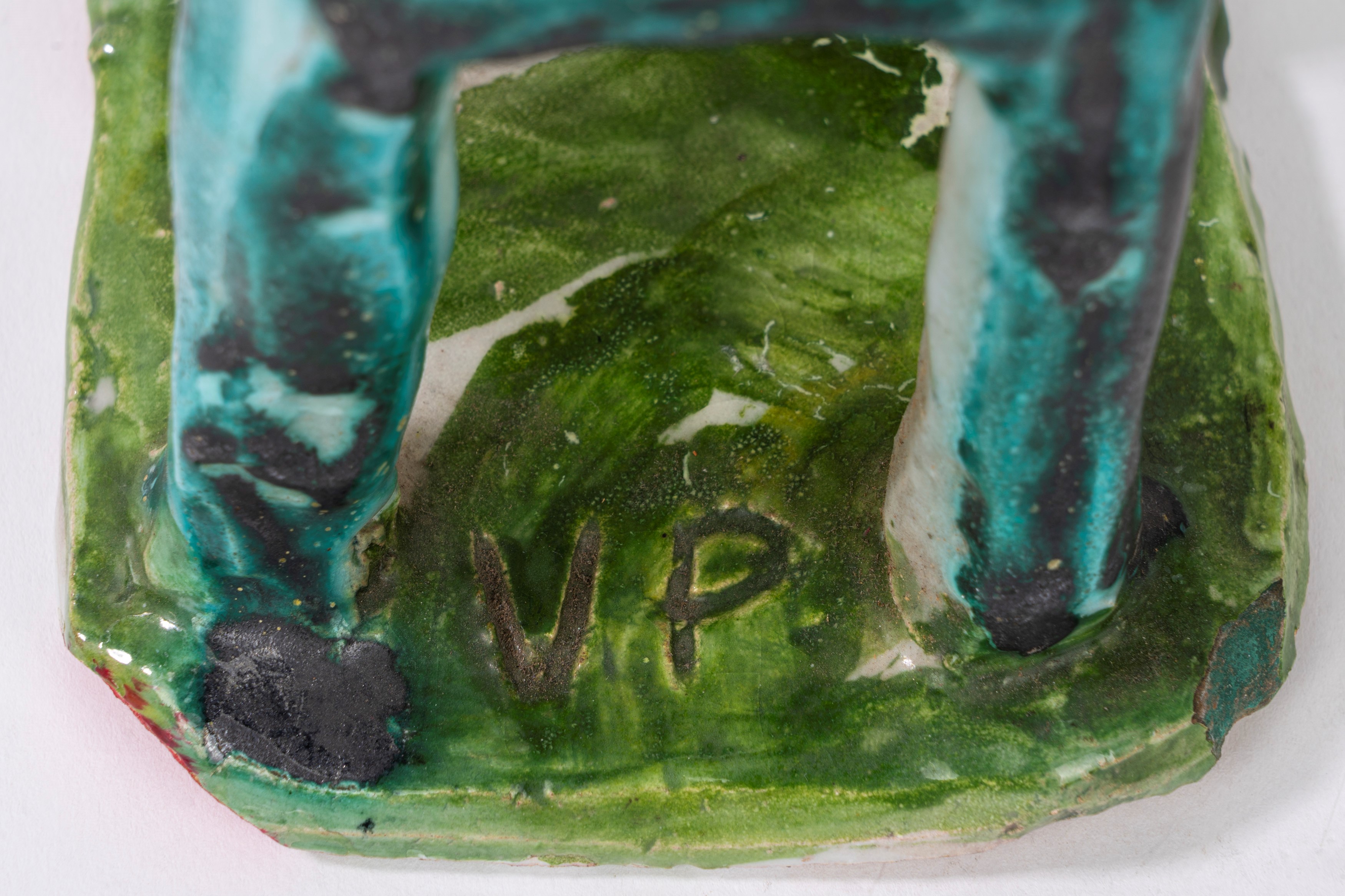 Sculture in maiolica: Madonna con Bambino e cane Fox Terrier