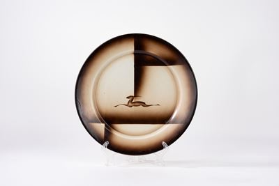 Galvani, Piatto in maiolica con antilope e motivi geometrici, anni '20/'30 del Novecento
