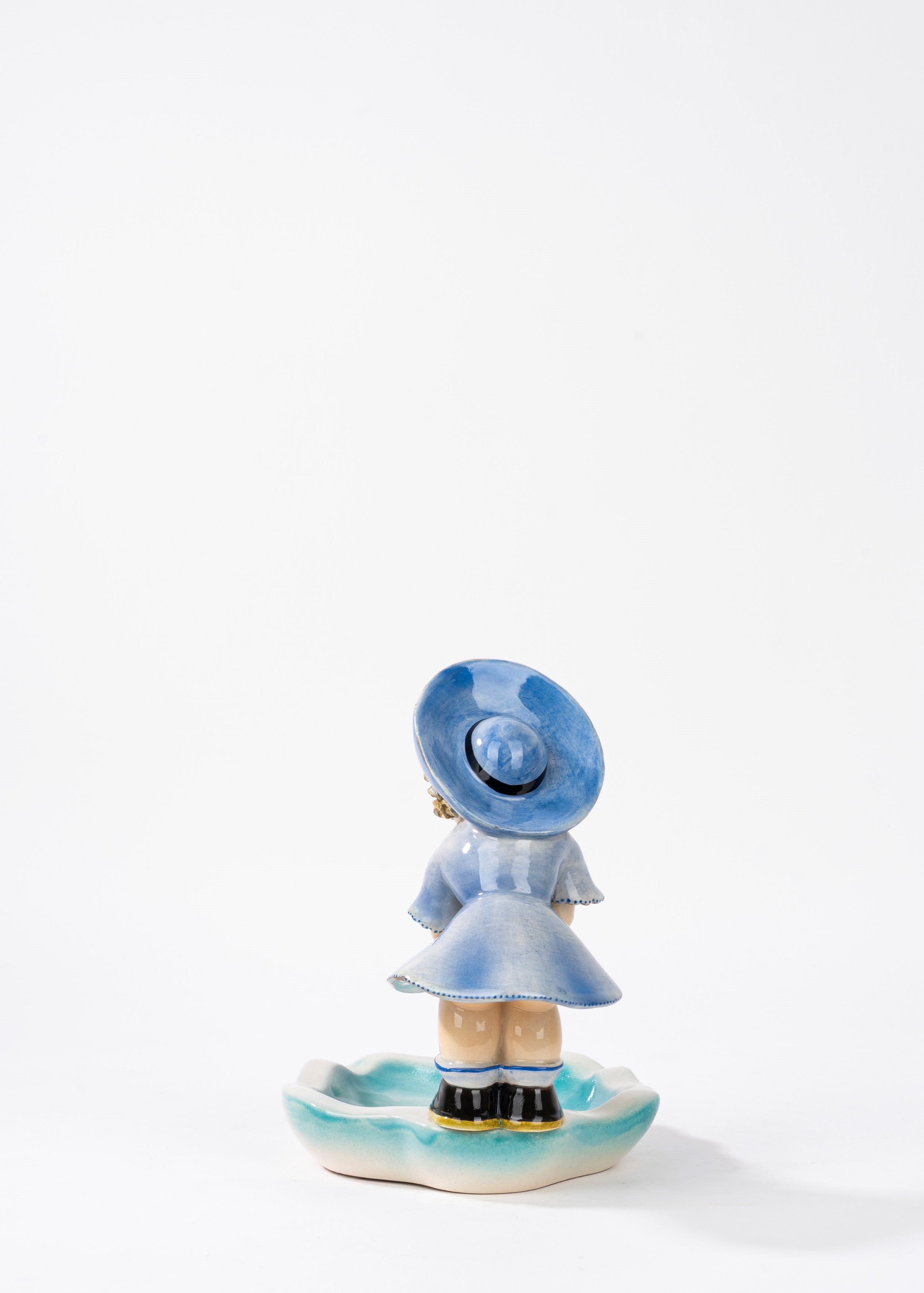 Marcello Comacchio, Scultura in ceramica raffigurante bimba con innaffiatoio