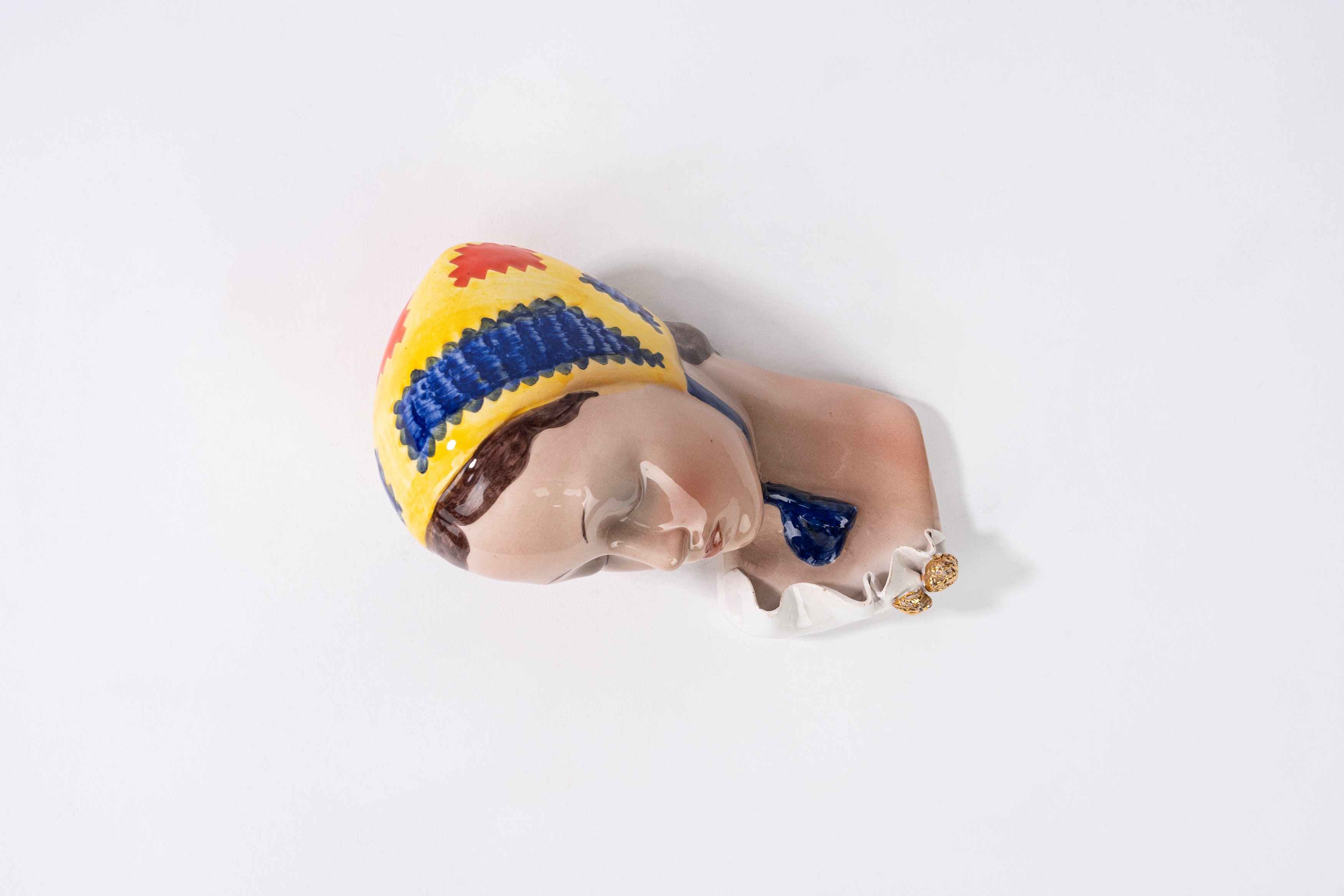 Artista sconosciuto, Ragazza di Desulo, scultura in ceramica policroma
