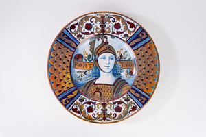 Piatto da parata in maiolica policroma a lustro in stile neorinascimentale