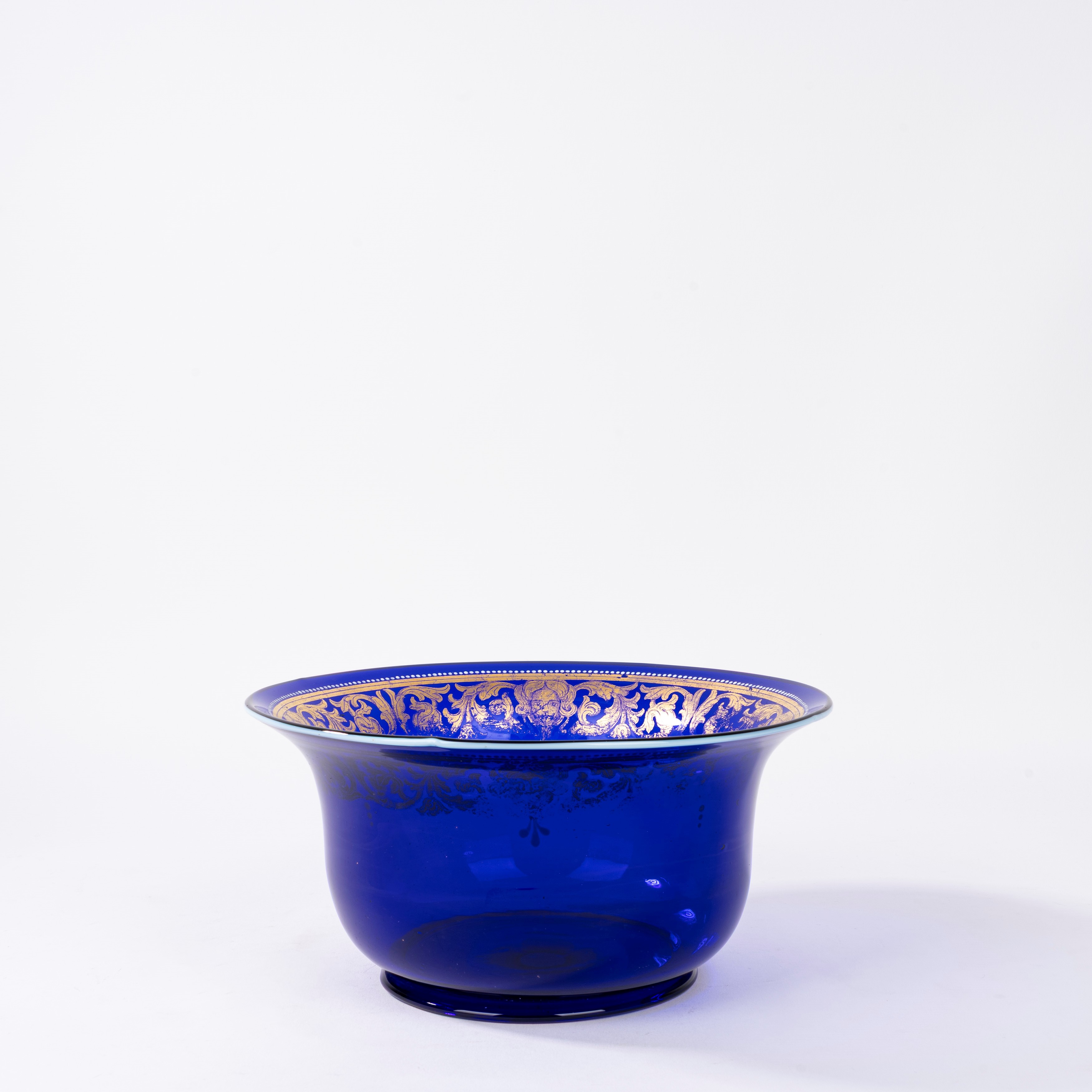 Centrotavola, vetro di Murano blu con motivi a grottesche in oro