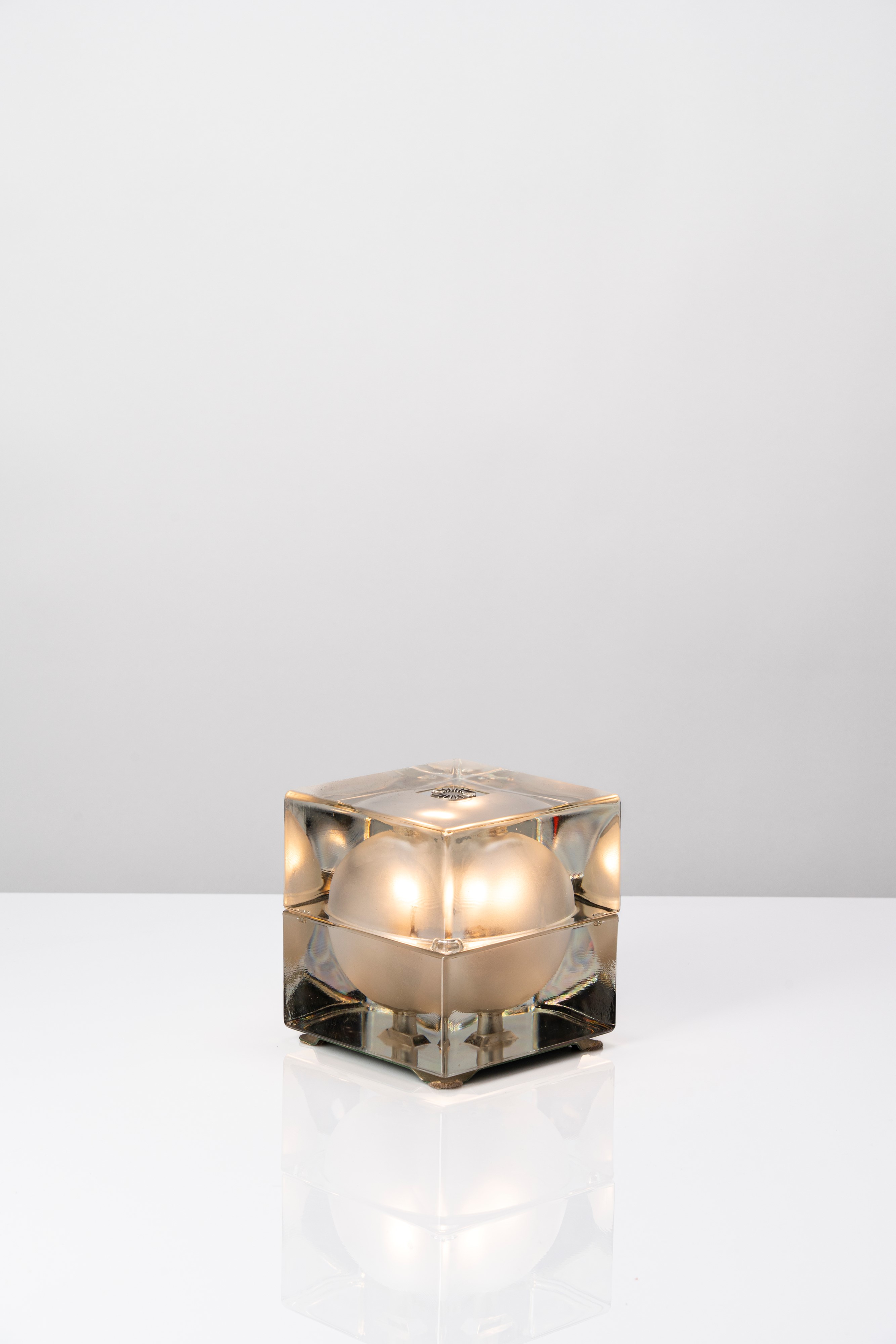 Lampada da tavolo modello 'Cubosfera'
