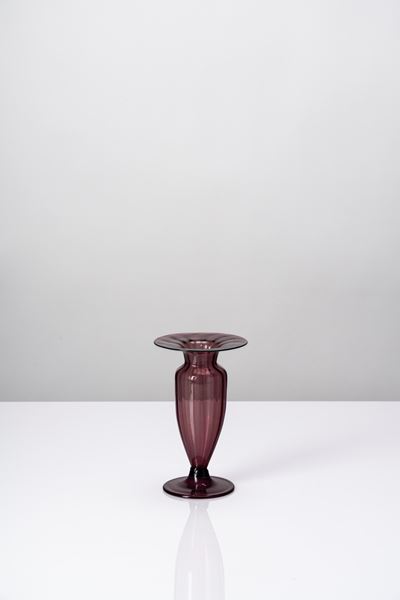 Vaso in vetro soffiato ametista, manifattura muranese, circa 1930