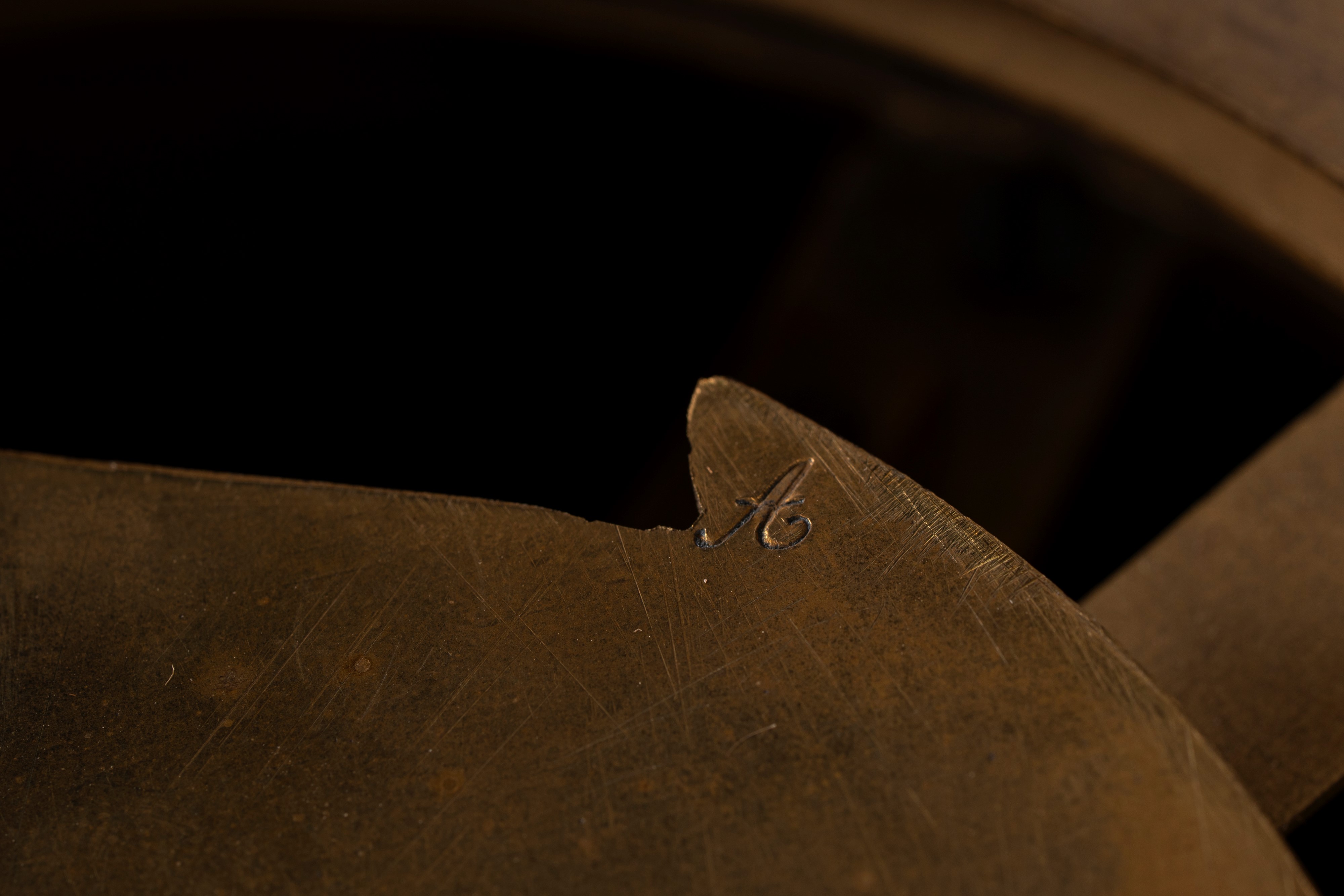 Pendule "Cercle tournant" in stile Luigi XVI in bronzo dorato, smaltato e marmo bianco con le tre...