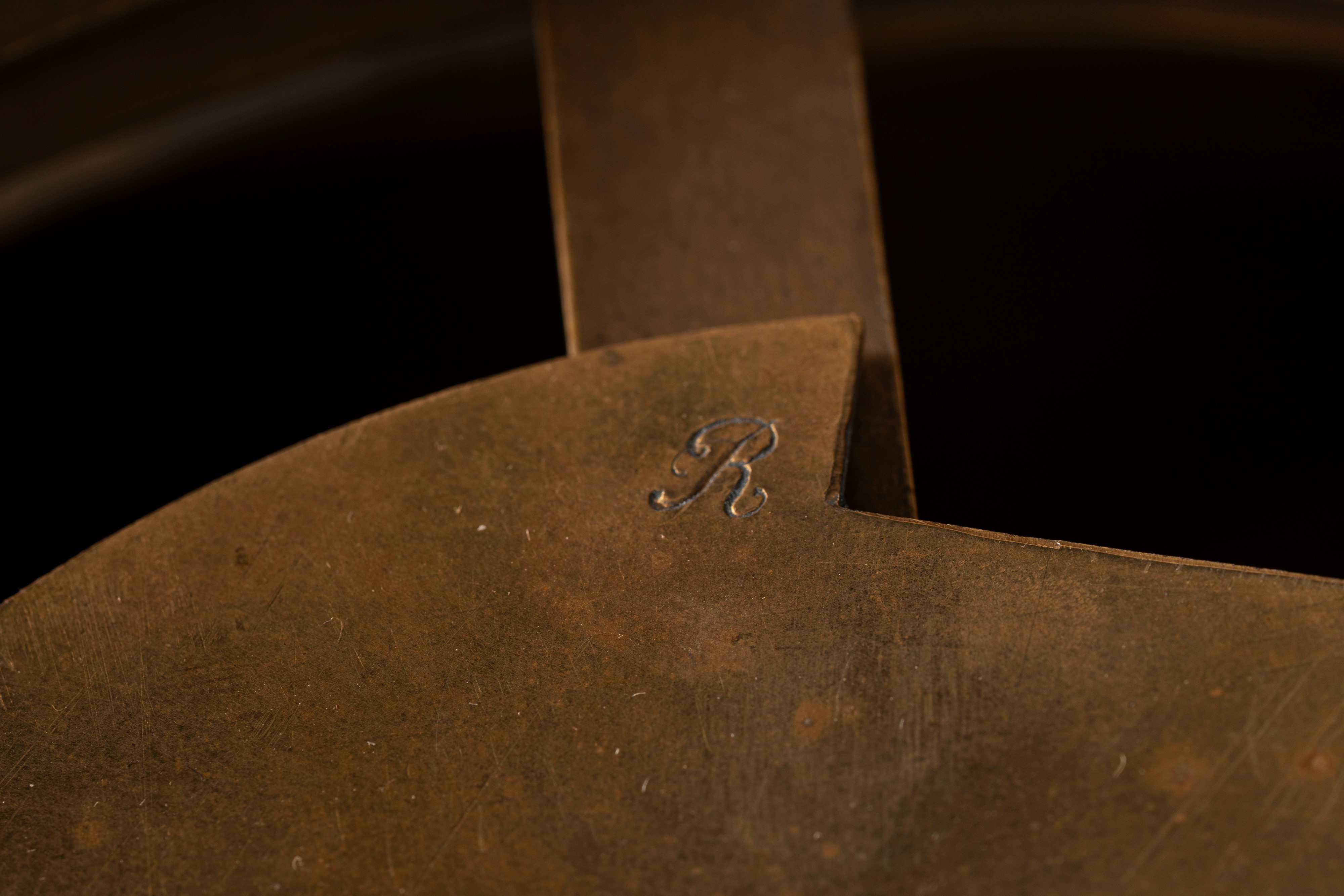 Pendule "Cercle tournant" in stile Luigi XVI in bronzo dorato, smaltato e marmo bianco con le tre...