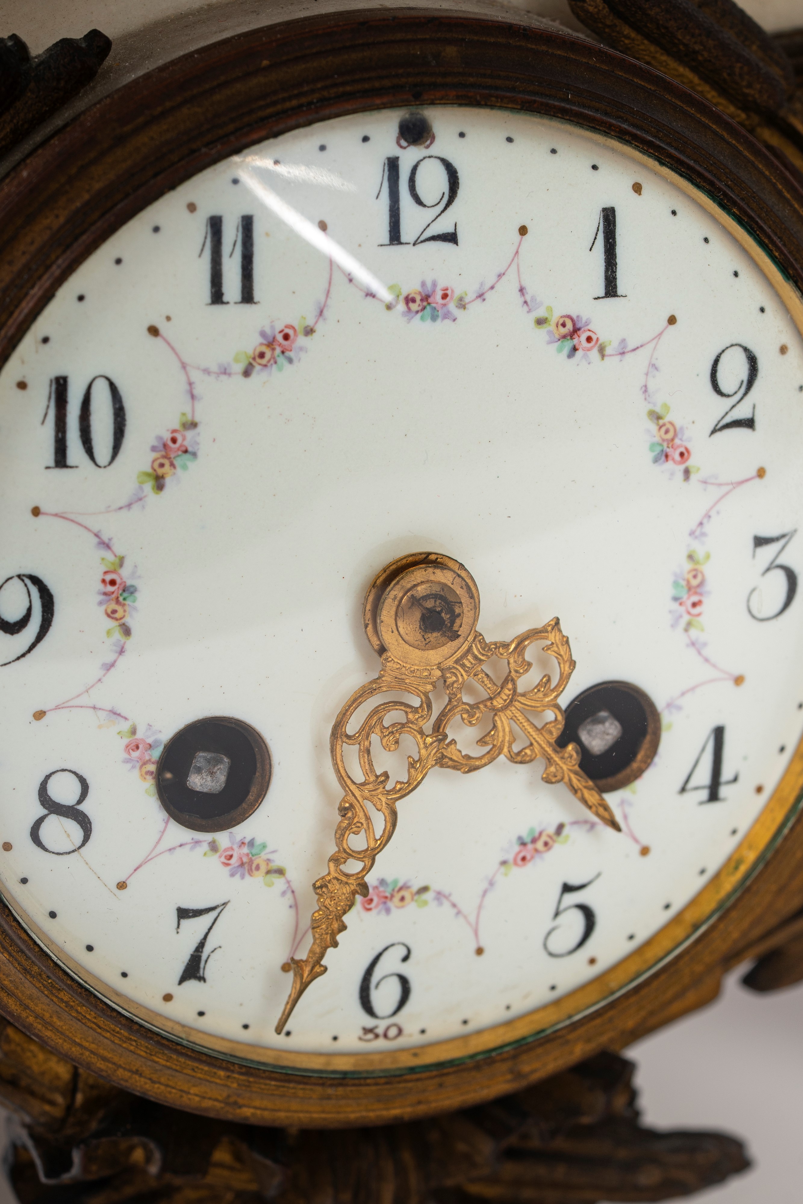 Orologio da tavolo in marmo bianco e bronzo, Francia, secolo XIX