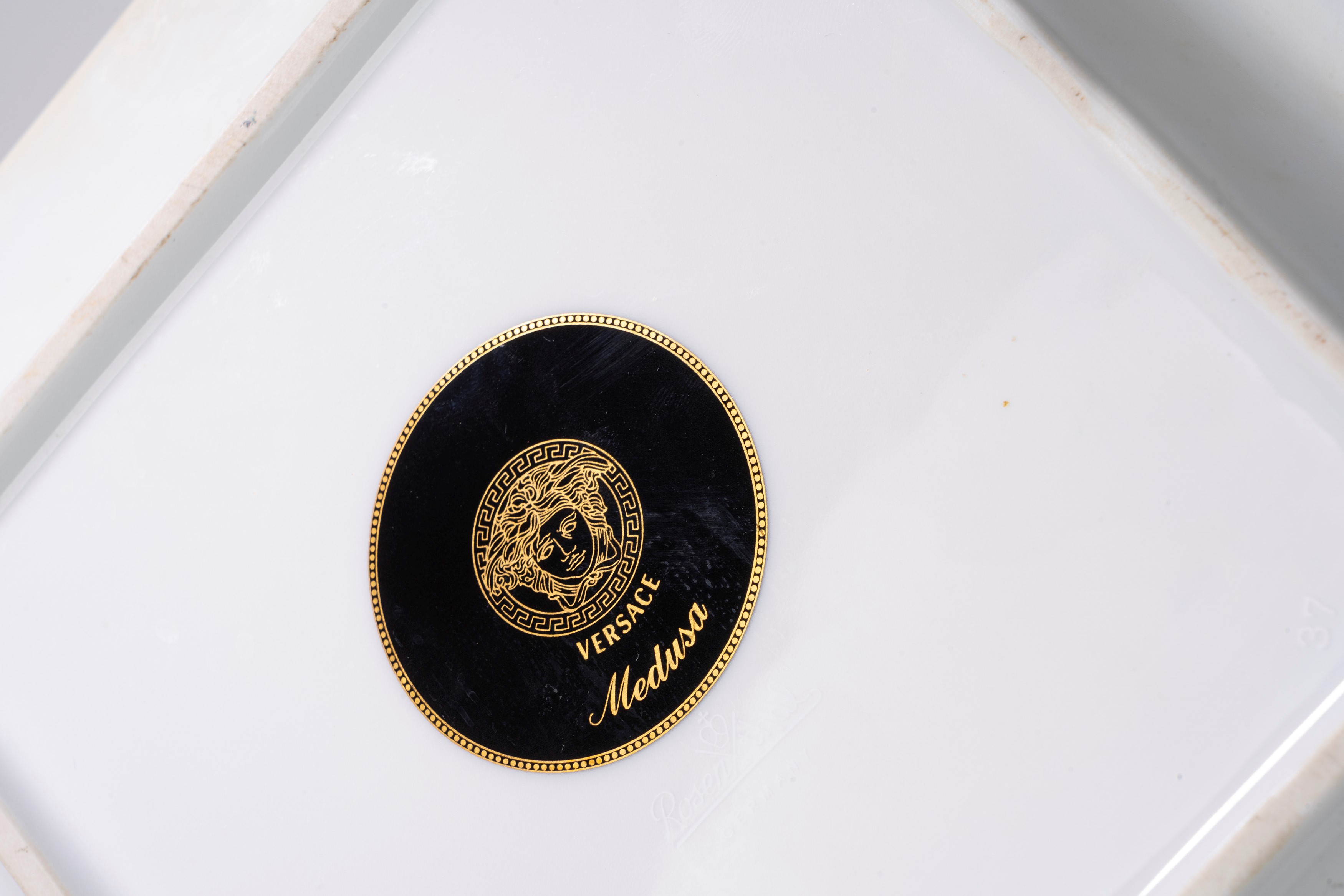 Piatto quadrato in porcellana policroma con medusa, Versace per Rosenthal