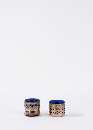 Due salierine in argento e vetro blu