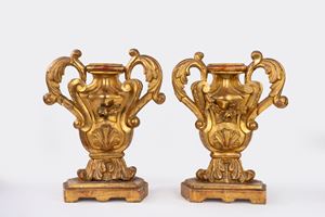 Coppia di portaceri in legno intagliato e dorato, secolo XVIII