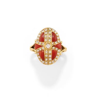 Anello in oro giallo 18k con corallo e diamanti