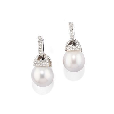 Orecchini in oro bianco 18k con perle coltivate South-Sea e diamanti