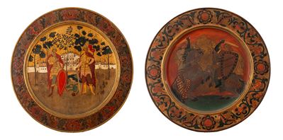 Piatti da parata in legno dipinto, Russia, inizio XX secolo, diametro cm 57,5