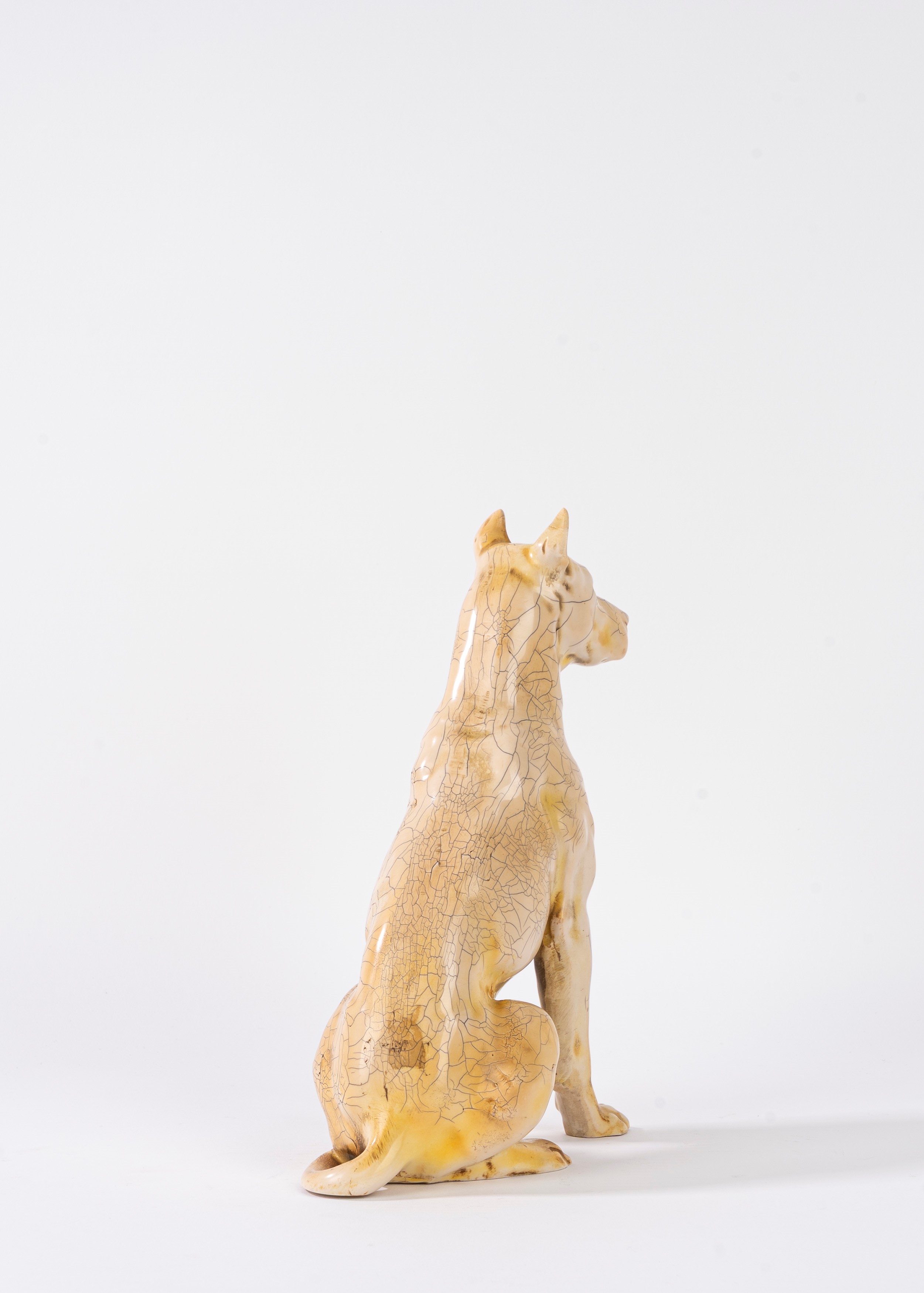 Scultura in porcellana raffigurante molosso