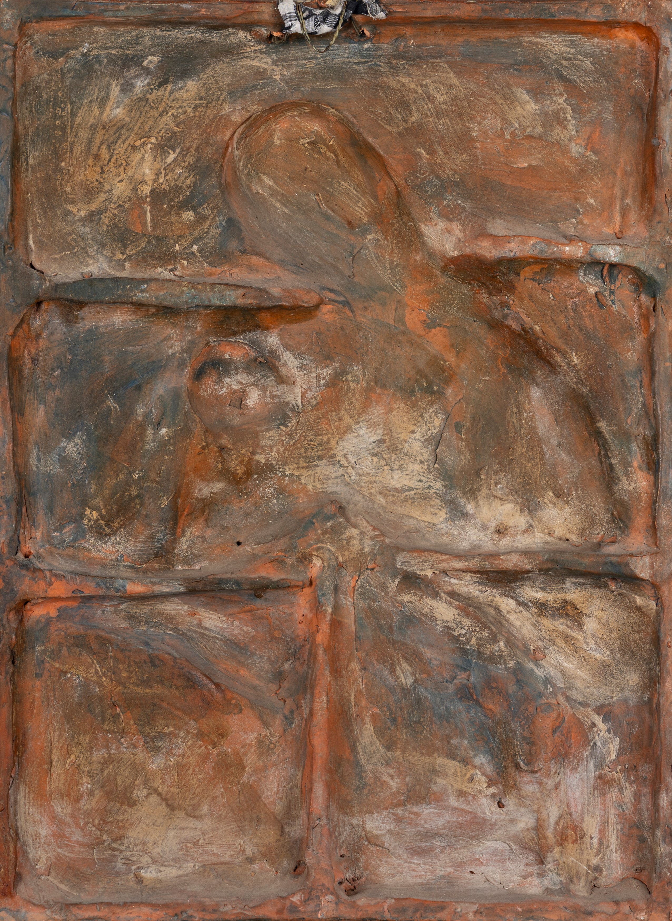 Scuola Italiana, Secolo XIX - Bassorilievo in terracotta policroma raffigurante Madonna con Bambi...