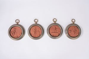 Quattro tondi con bassorilievi in terracotta raffiguranti le quattro stagioni