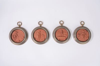 Tondi decorativi in terracotta con bassorilievi delle quattro stagioni, modelli neoclassici