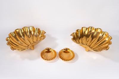 Manifattura Borghese, Lotto composto da due centrotavola e due piattini in ceramica dorata a form...