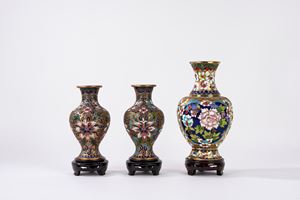 Tre vasetti in smalto cloisonn&egrave;, Cina secolo XX