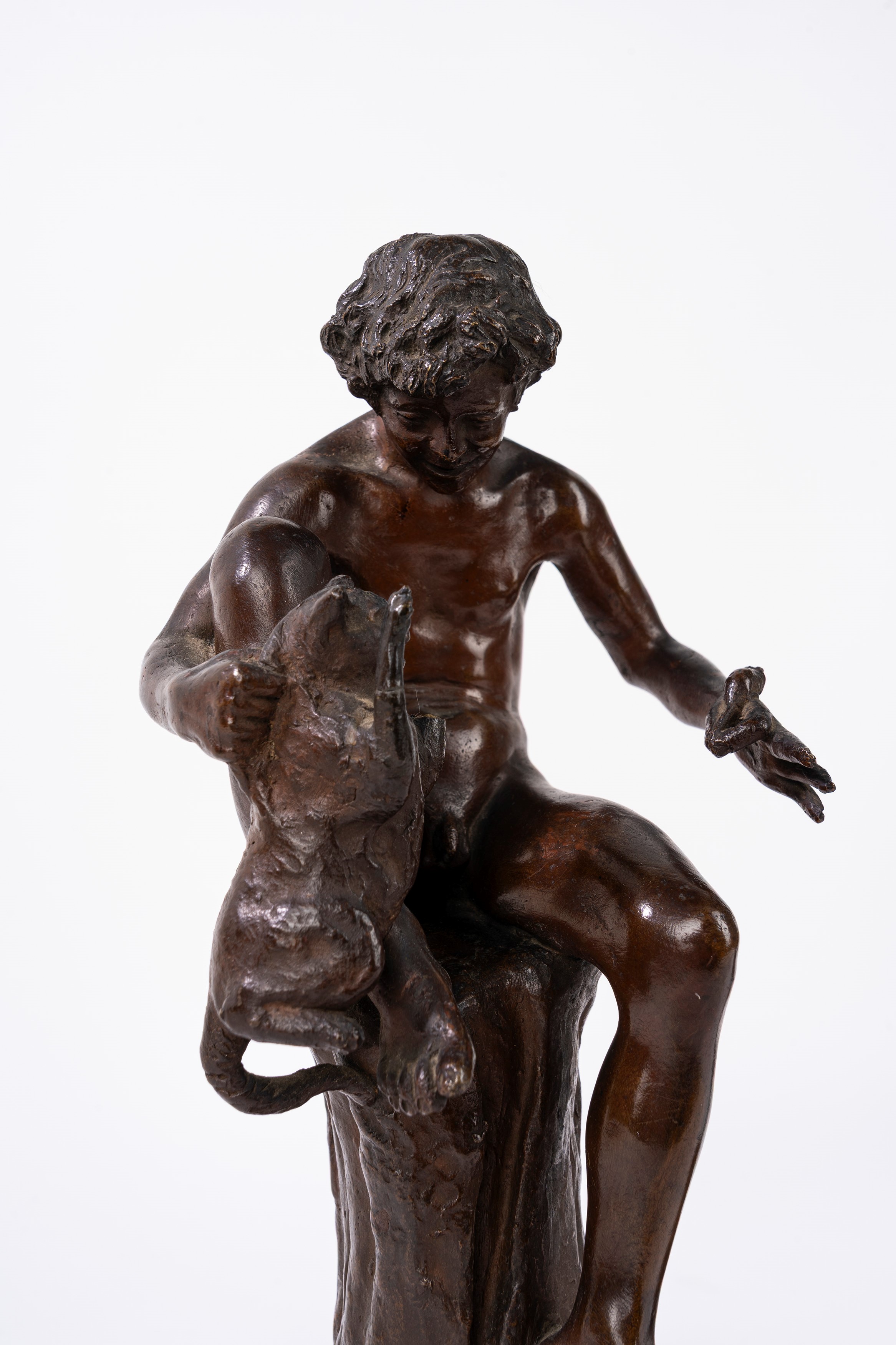 Scultore anonimo, Due bronzetti raffiguranti Antinoo e un ragazzo con gatto, inizio del XX secolo