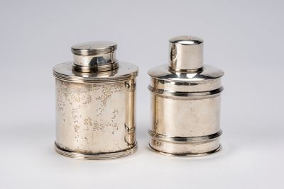 Due scatole porta tè, argento, Londra, 1905-06 e 1925-26
