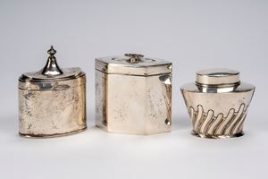 Gruppo di tre scatole porta t&egrave;