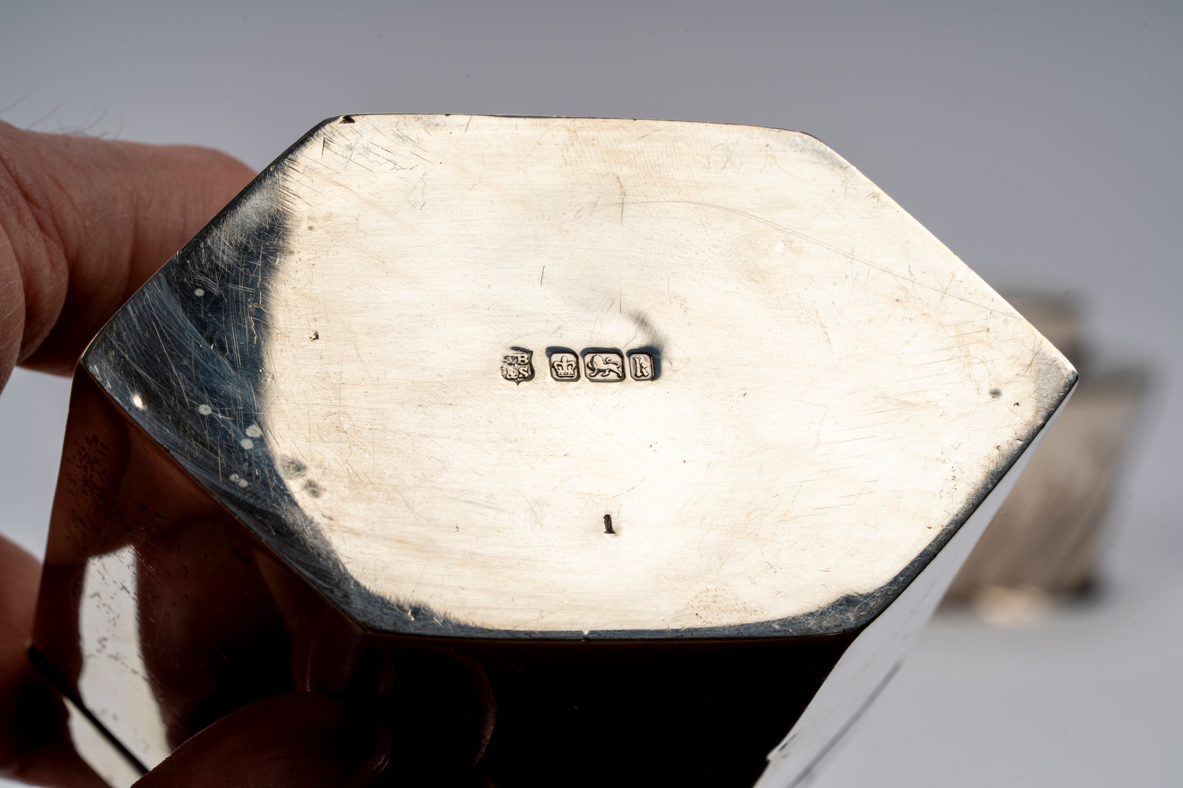 Gruppo di tre scatole porta tè