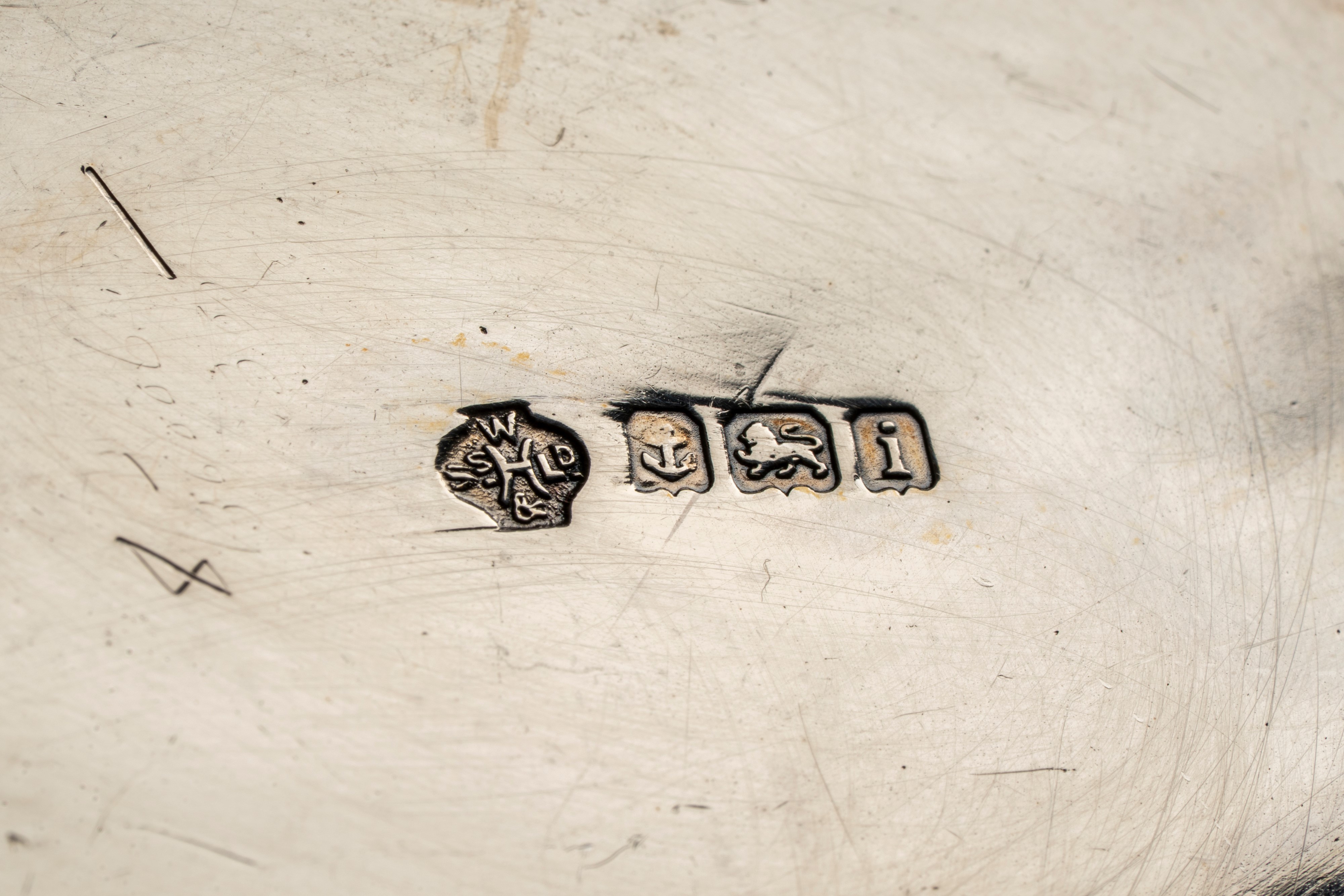 Gruppo di tre scatole porta tè