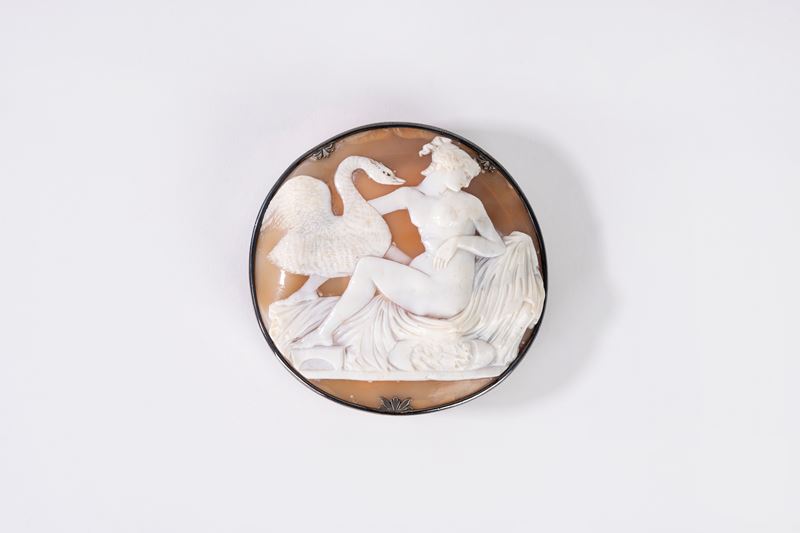 Scatola in argento con cammeo sul coperchio raffigurante Leda e il cigno, Francia, fine secolo XI...