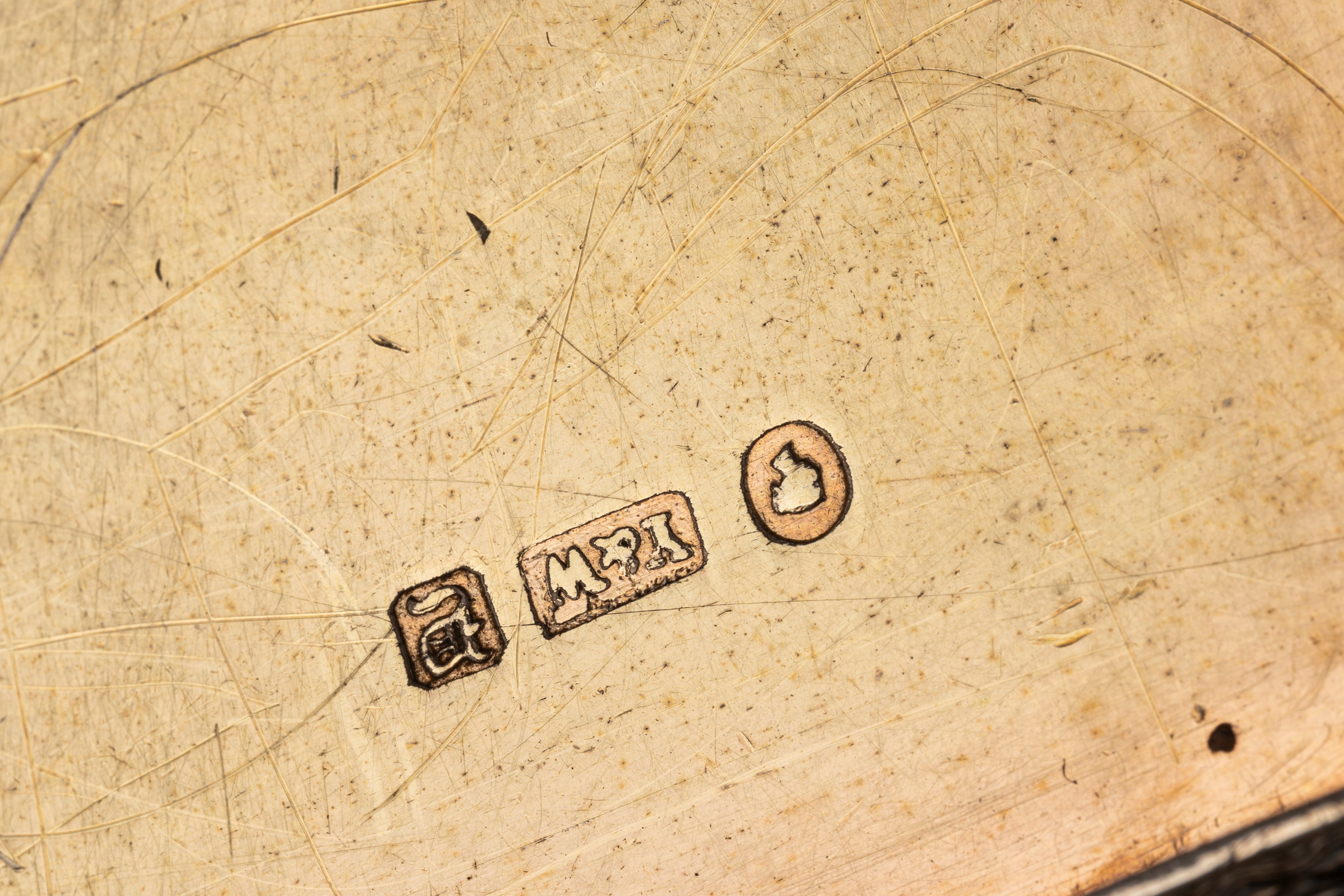 Due scatoline in argento con stemmi araldici e monogramma