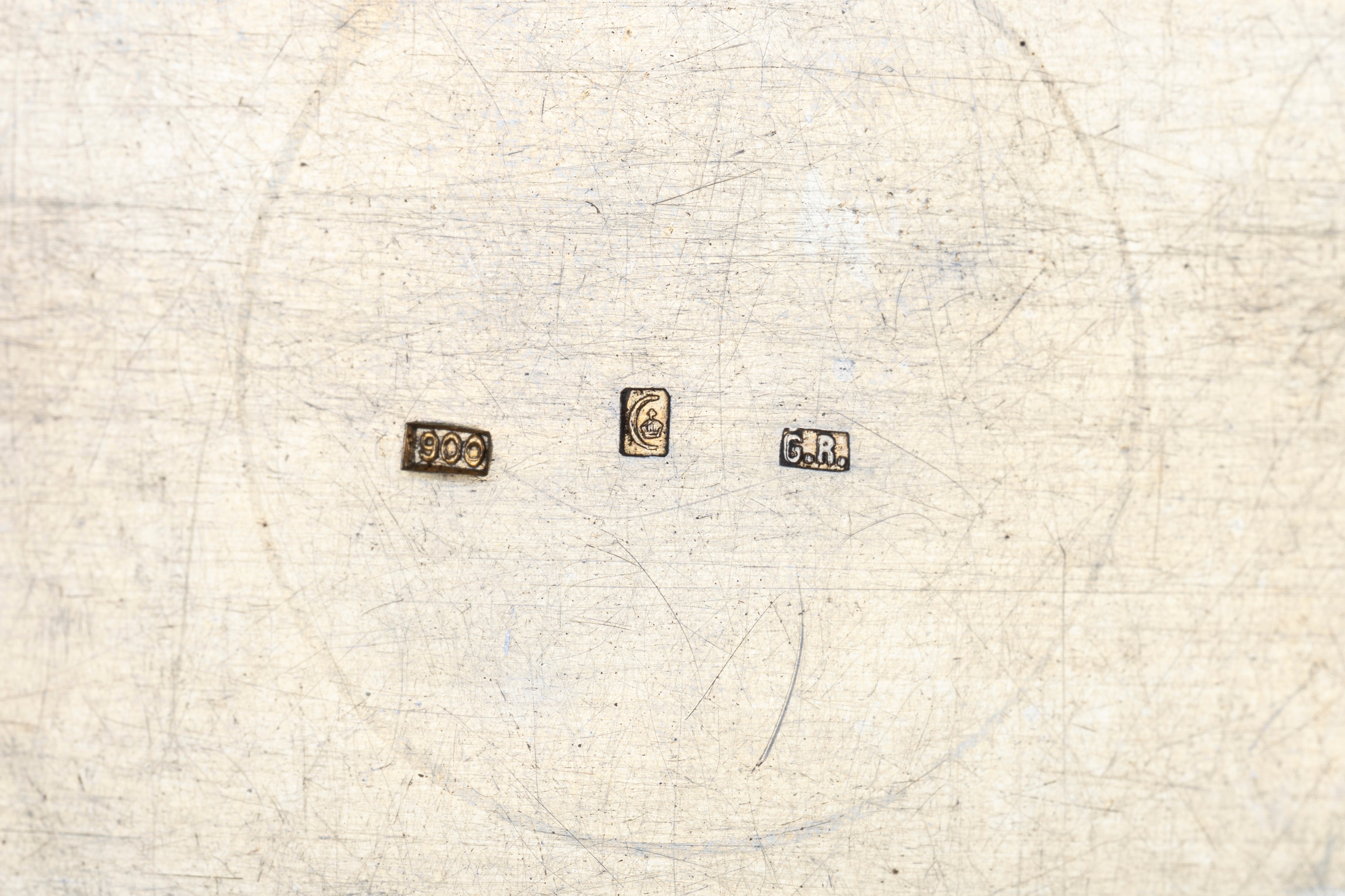 Scatolina in argento niellato con motivi a foglia di quercia, Germania, fine secolo XIX, dimensio...