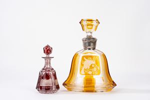 Lotto composto da due bottiglie in cristallo di Boemia con tappo, fine secolo XIX