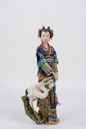 Guanyin in porcellana policroma con cicogna, Cina secolo XX