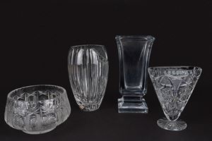 Lotto composto da quattro vasi in cristallo, di cui due molati