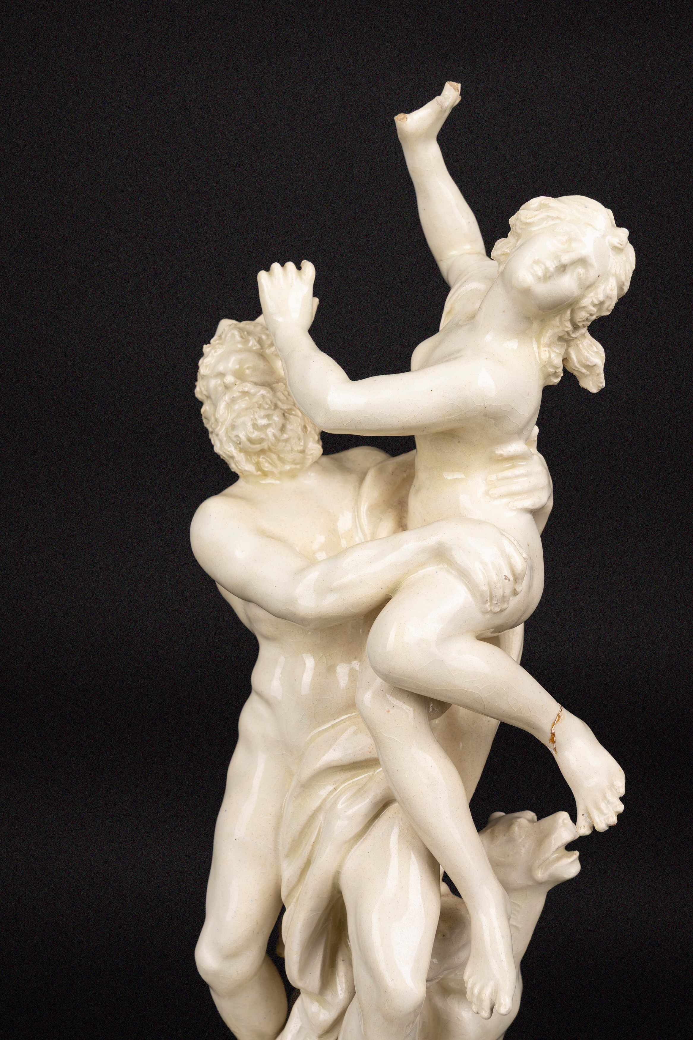 Scultore Italiano del XVIII e XIX secolo, Lotto composto da tre sculture in maiolica bianca: Disc...