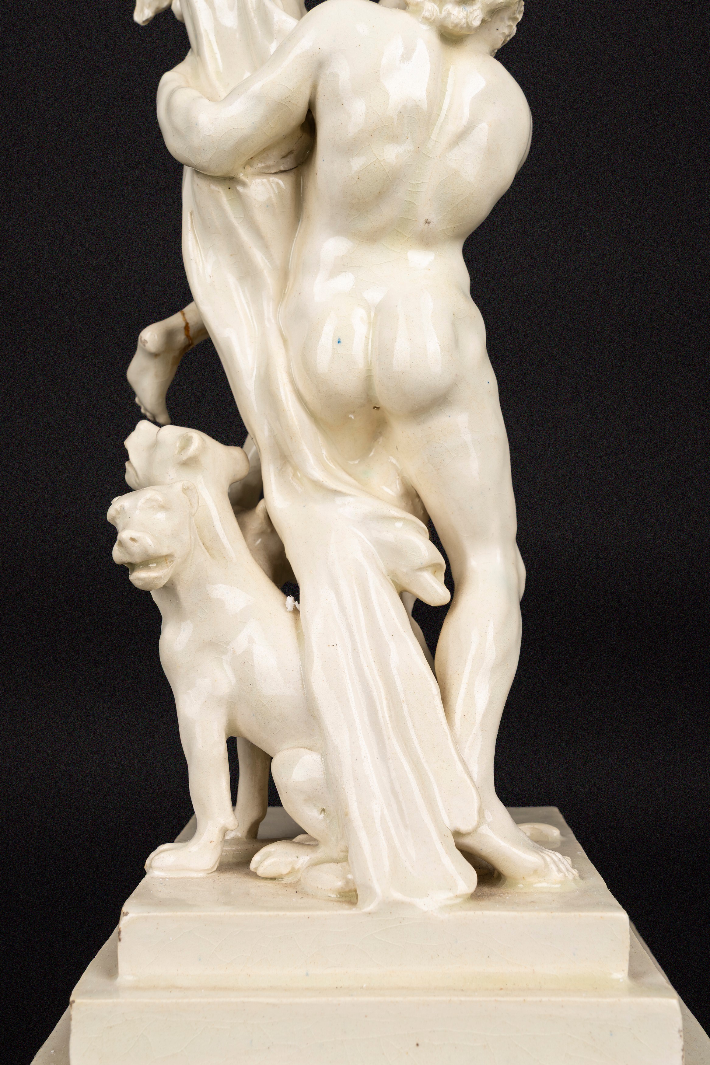 Scultore Italiano del XVIII e XIX secolo, Lotto composto da tre sculture in maiolica bianca: Disc...