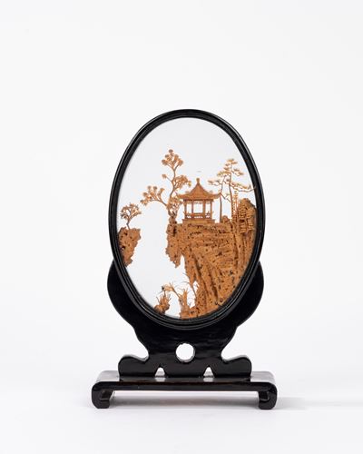 Intaglio in sughero raffigurante paesaggio con pagoda, Cina, XX secolo