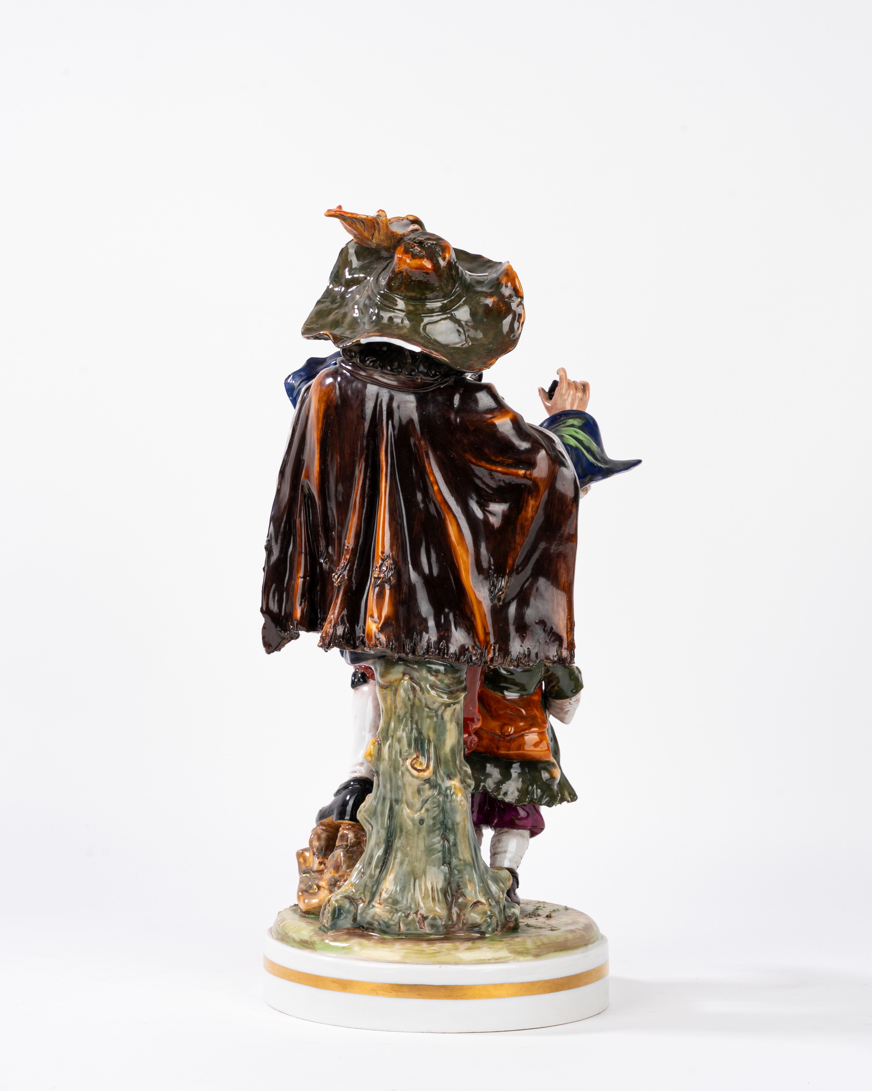 Capodimonte, Gruppo scultoreo in porcellana policroma con suonatore e piccolo mendicante
